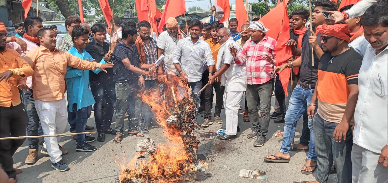 VHP burns an effigy of terrorism to protest the killing of Hindus