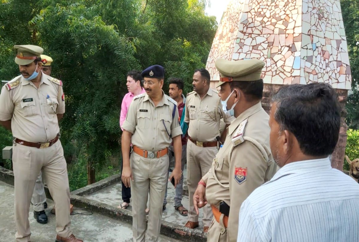 temple priest murdered in etah