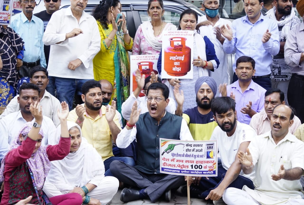 Petrol, Diesel Prices 9 october today : petrol price crossed 100 rupees in dehradun, protest done by congress photos