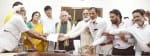 राष्ट्रीय राजमार्ग खुलवाने के लिए भारतीय किसान संघ के नेतृत्व में मुख्यमंत्री को ज्ञापन देते सो