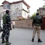 एनआईए की कार्रवाई के दौरान मौजूद सुरक्षाबल
