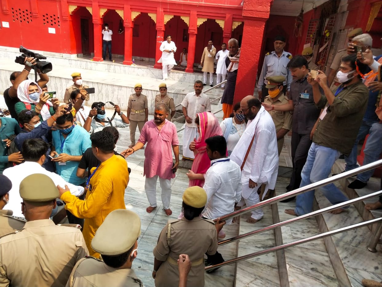 kisan nyay rally priyanka gandhi in varanasi worship in durgakund kushmanda devi temple after 44 years