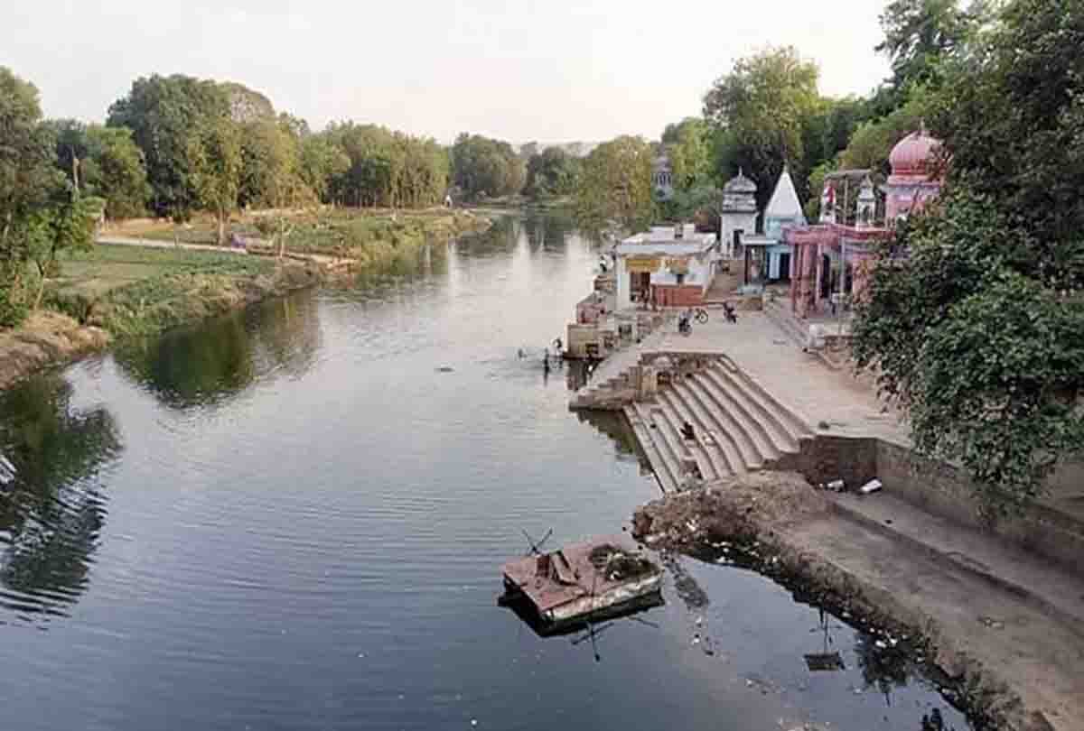 demanded from the Chief Minister to form a river front on the banks of Mandakini