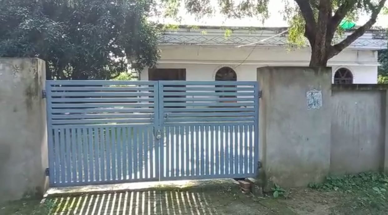 Rapid raid in search of accused inspector