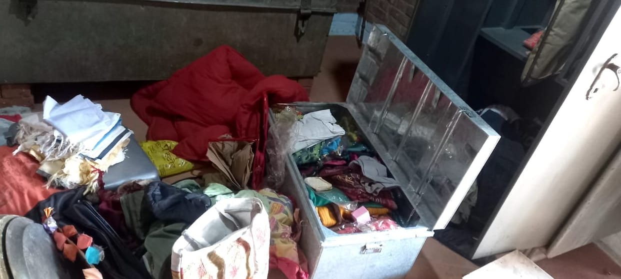 home,police,rupees,gold,silver