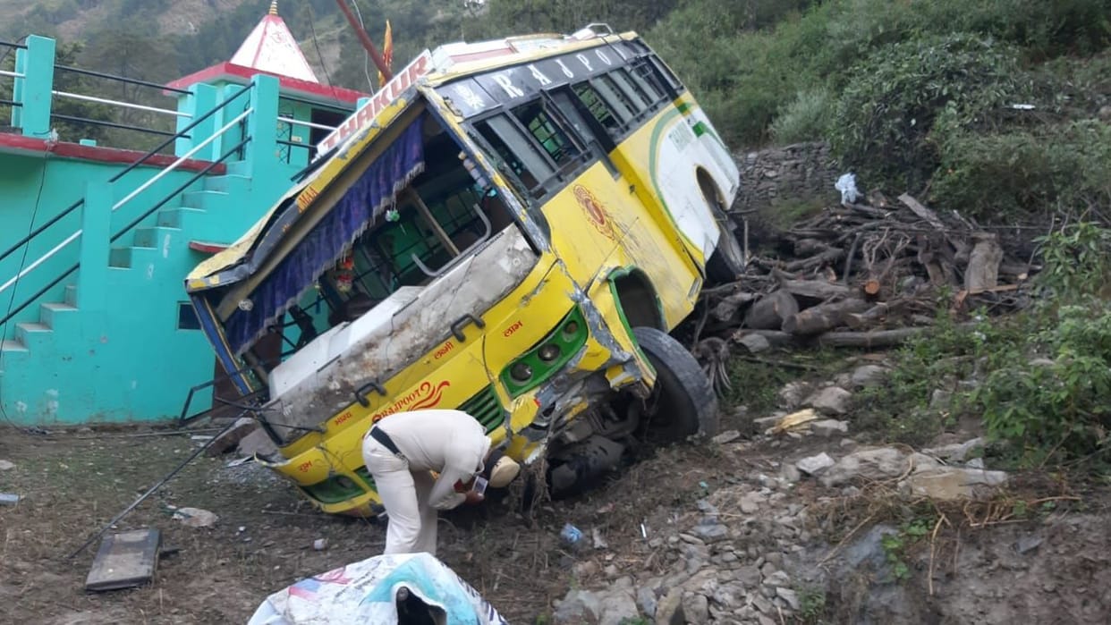 There was shouting at the accident site, injured were also taken to the hospital by private vehicles