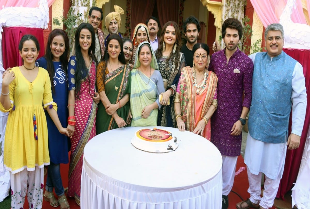 Tv show Ranju ki betiyaan completed 200 episodes ayub khan and deepshikha celebrated the success with whole team