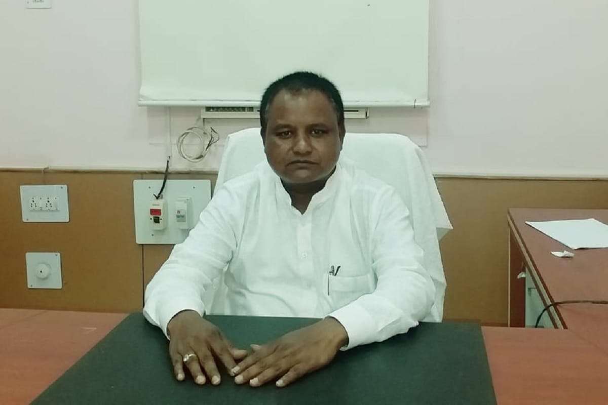 goons hurled bomb at car of BJP MLA in Odisha news in Hindi
