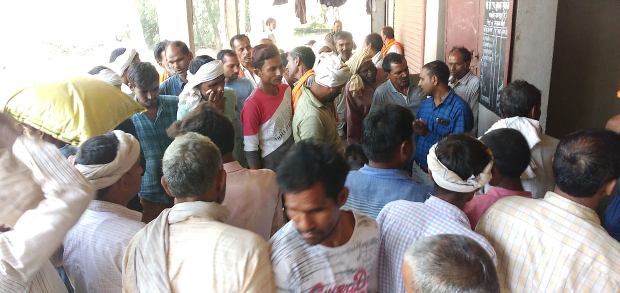Crowd of farmers gathered in Gajner's PCF center, 500 sacks of DAP were sold in four hours