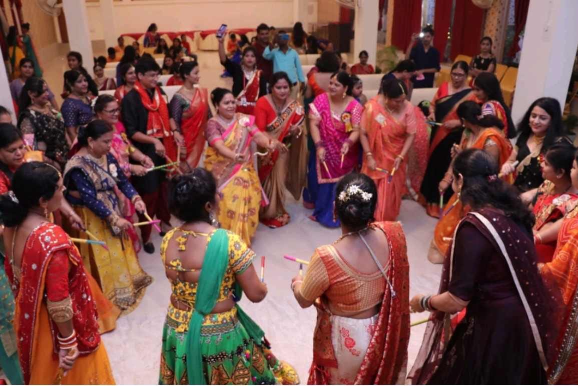 Women danced till late night in Dandiya Festival