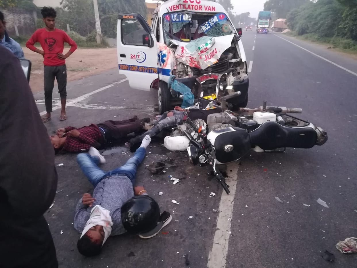 Hathras: Three bike riders injured in collision with ambulance