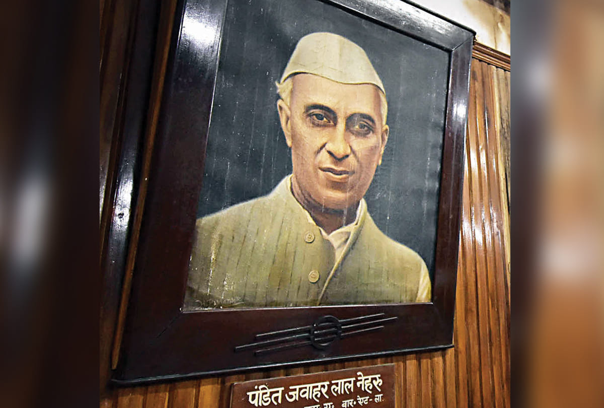 Azaadi Ka Amrit Mahotsav: Jawaharlal Nehru s birthplace amidst twinkling lamps in the gloomy night