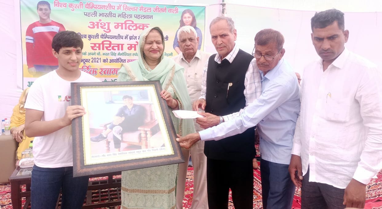 International players Anshu Malik and Sarita Mor honored