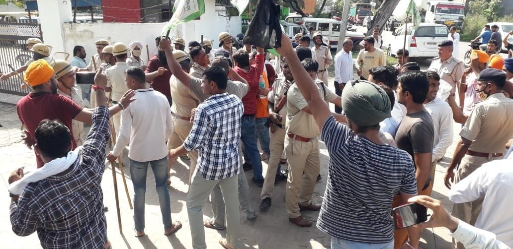 Farmers reached to protest against BJP's workshop, Road jammed