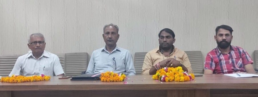 Hathras: By setting up village-village chaupal, BJP will give information about schemes