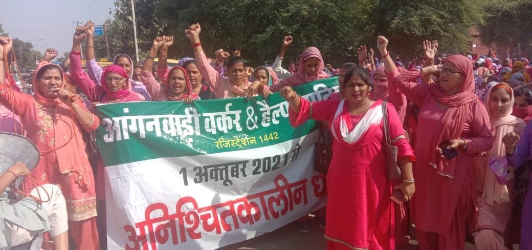 Anganwadi workers' protest continued outside the mini secretariat