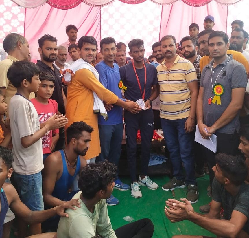Manoj in 1600 meters, Deepak won in 800 meters