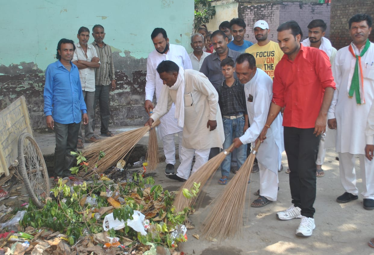 Congress workers launched cleanliness drive