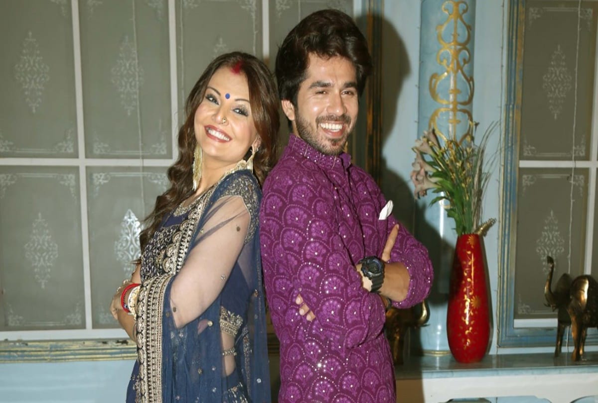 Tv show Ranju ki betiyaan completed 200 episodes ayub khan and deepshikha celebrated the success with whole team
