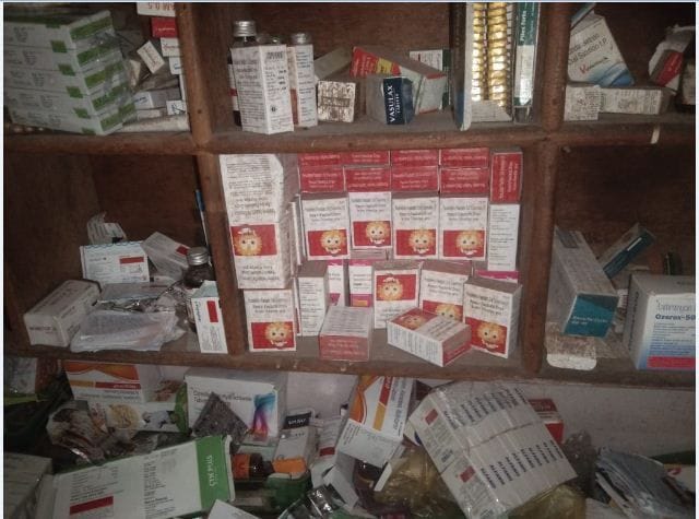 Hathras: Veterinarian was jabing needle to man, Ayurveda degree holder was offering drip
