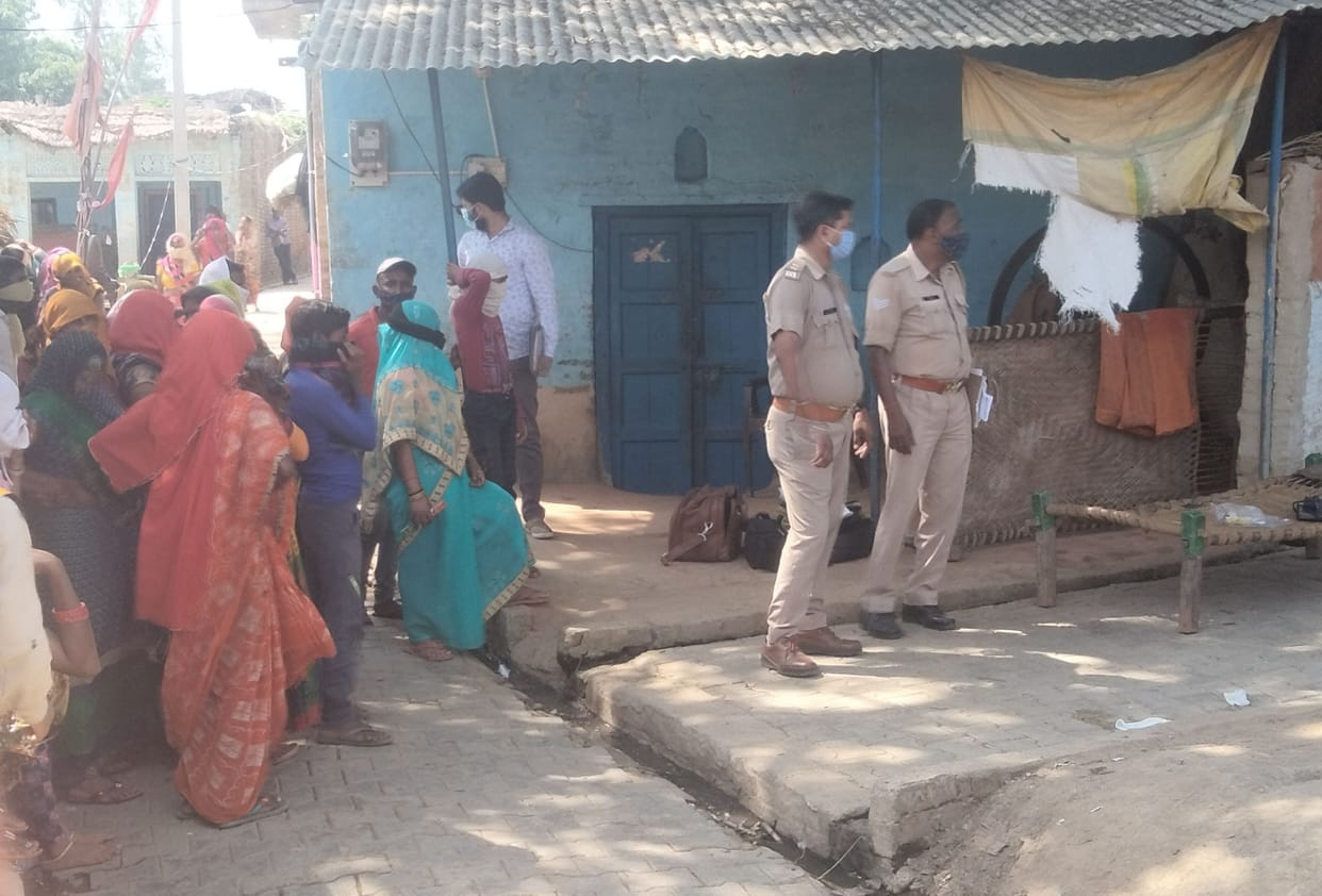 Several days old dead body of a young man found hanging from the noose, people came to know about the foul smell
