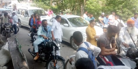 Train stood for three hours due to engine failure