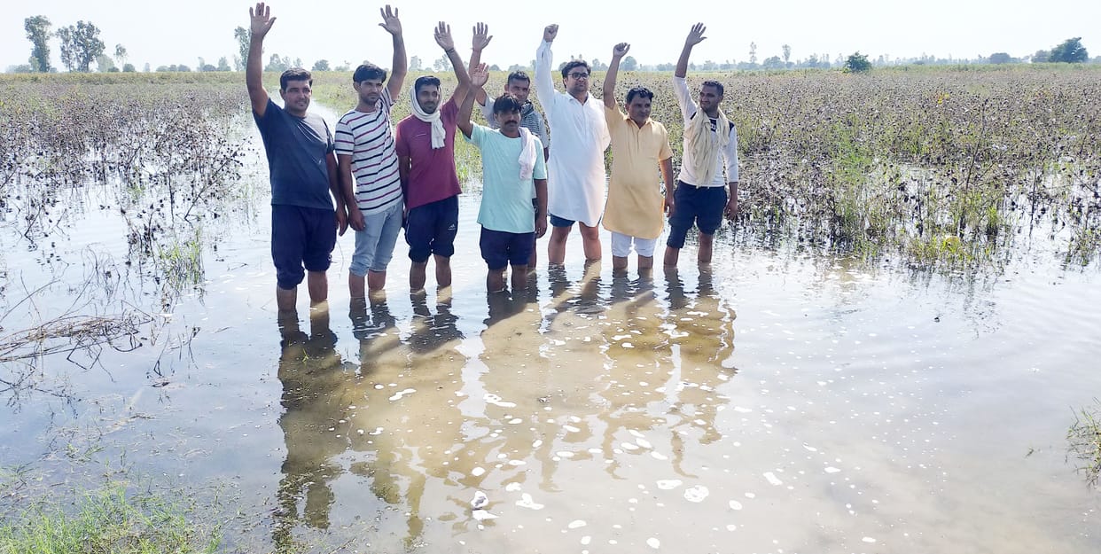 Water filled in the fields of Bhikhewala village, the farmers raised slogans