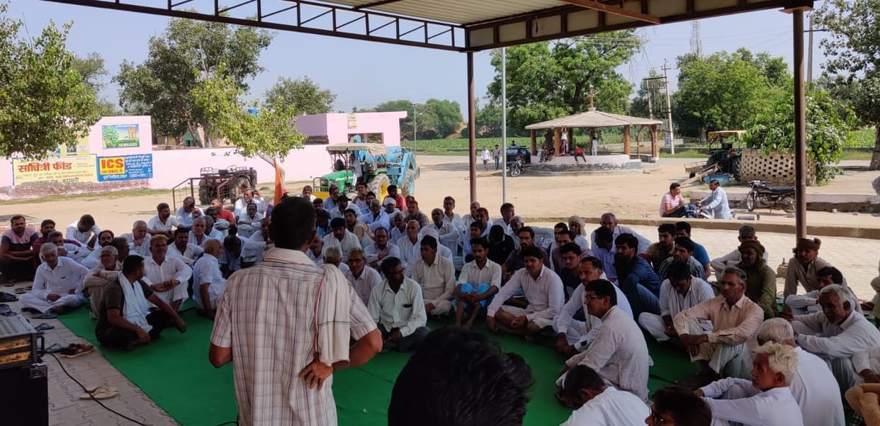 Villagers of Dhukra boycott BJP and JJP in protest against agricultural laws by doing Panchayat
