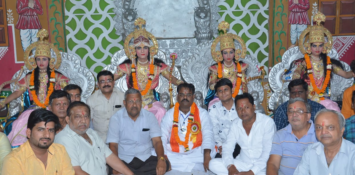 Devotees welcome Ram Baraat with flower showers