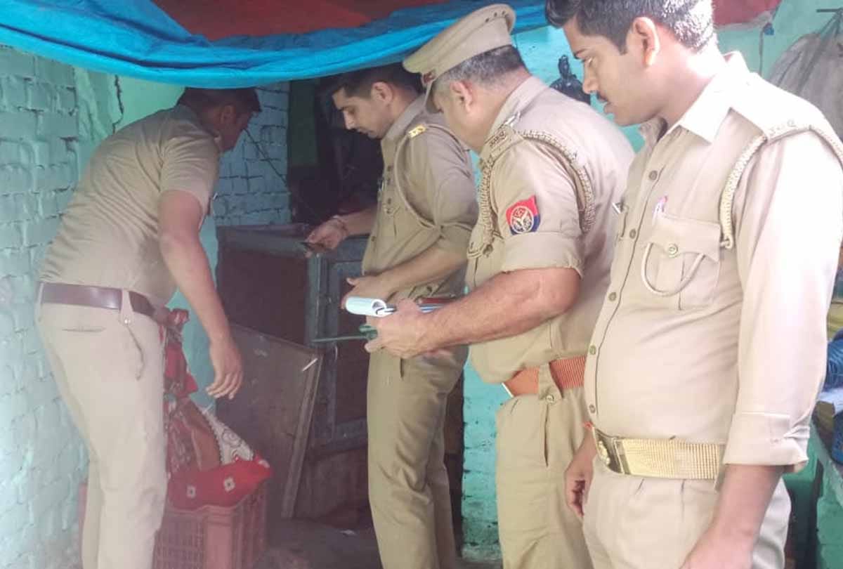 Kanpur: Caught illegally running slaughterhouse in Jajmau, uproar of Bajrang Dal workers