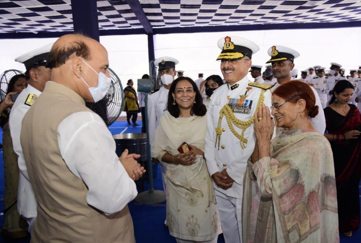 indian coast guard  Alankaran Samaroh mahanirikshak devraj sharma  honoured with tatrakshak Padak by defense minister rajnath singh