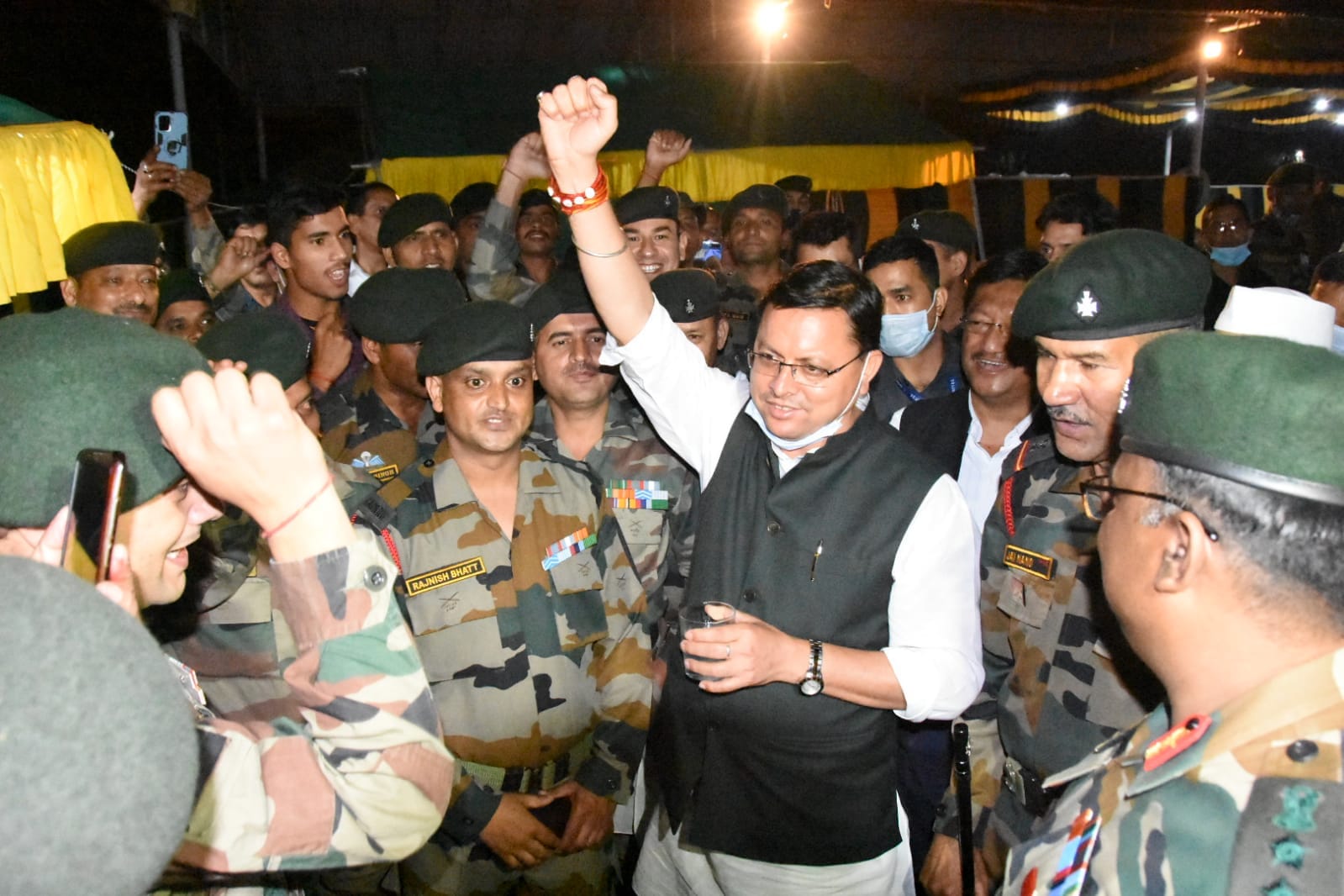 Territorial Army Day: Chief Minister Pushkar Singh Dhami danced among soldiers, sang Bedu Pako Barmasa song, photos