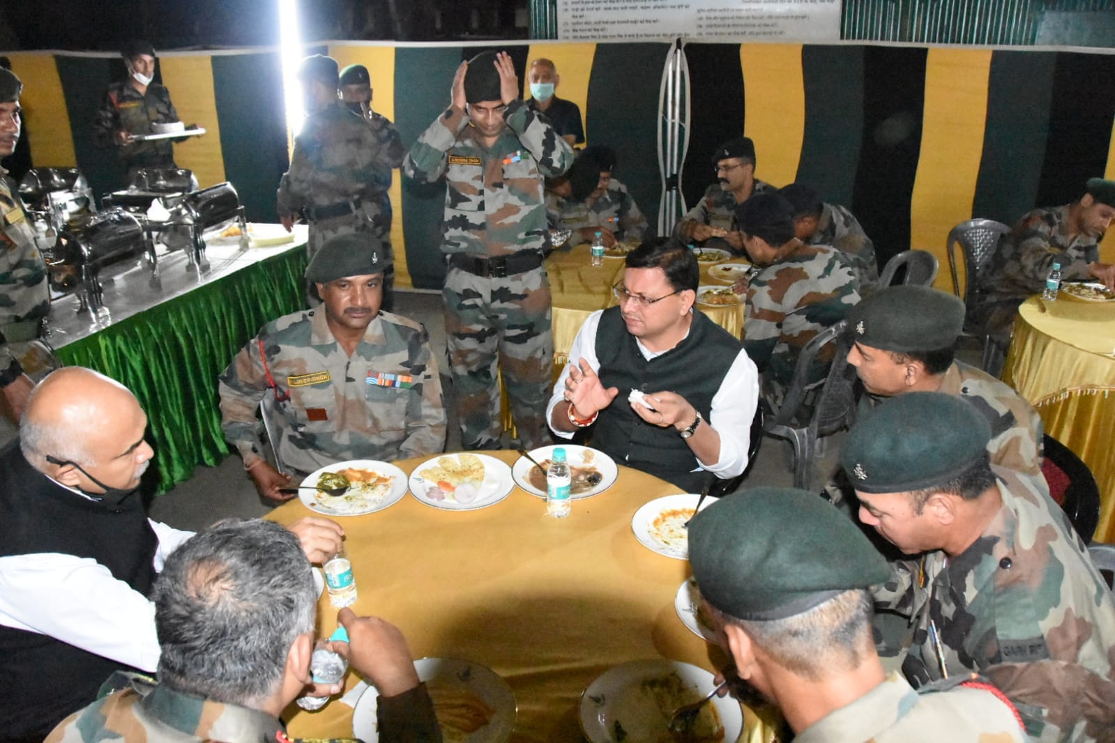 Territorial Army Day: Chief Minister Pushkar Singh Dhami danced among soldiers, sang Bedu Pako Barmasa song, photos