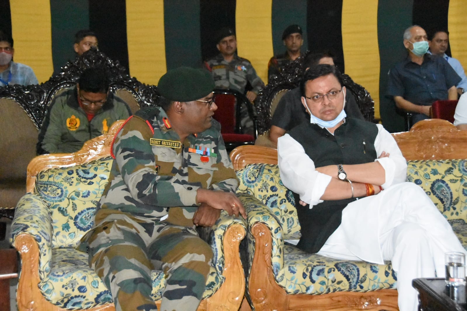 Territorial Army Day: Chief Minister Pushkar Singh Dhami danced among soldiers, sang Bedu Pako Barmasa song, photos