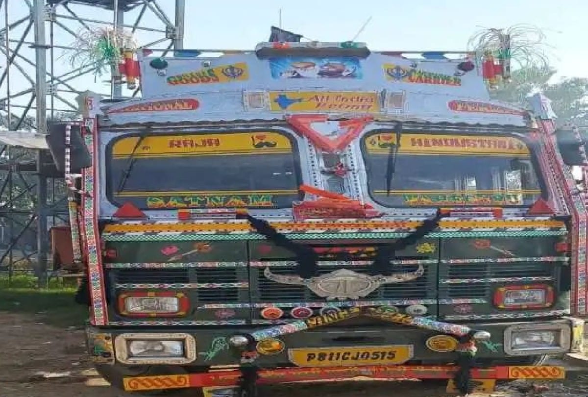Police recovered ganja worth one crore rupees from truck in agra
