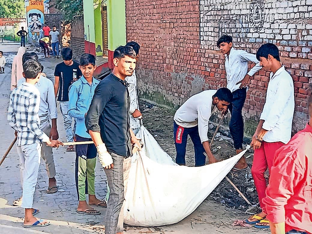 Youth launched cleanliness campaign in Ghaseda, collected waste single use plastic, also made people aware of cleanliness