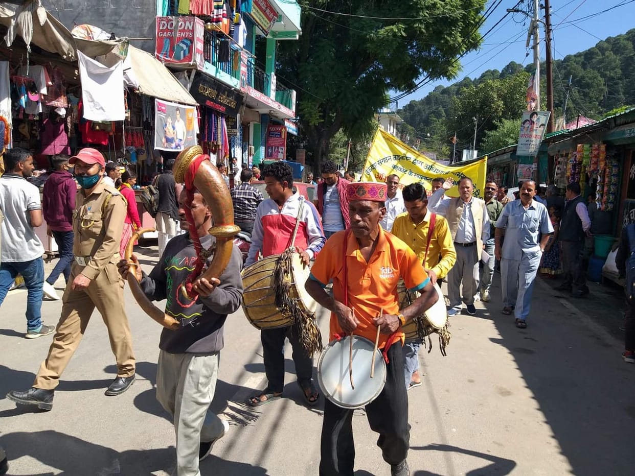 Contractors took out procession with drums