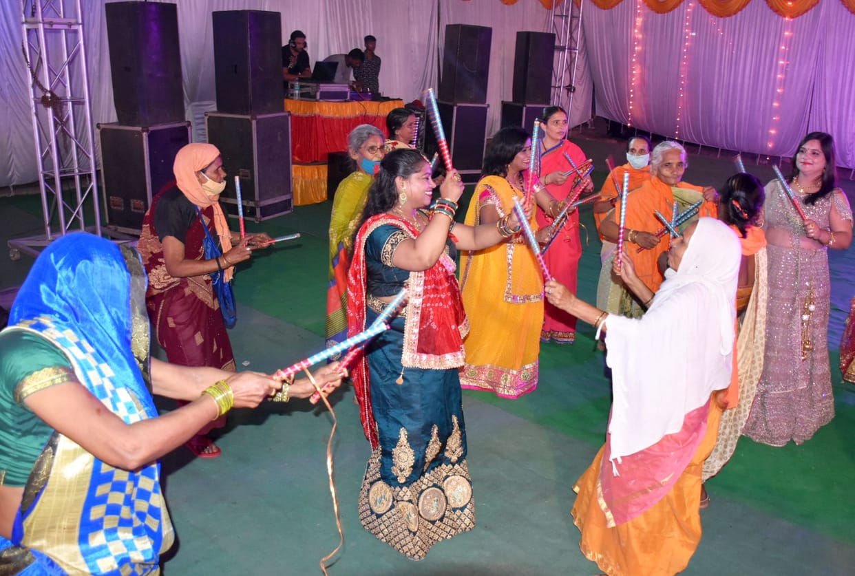 Dandiya dance made Kanak Mahal complex devotional