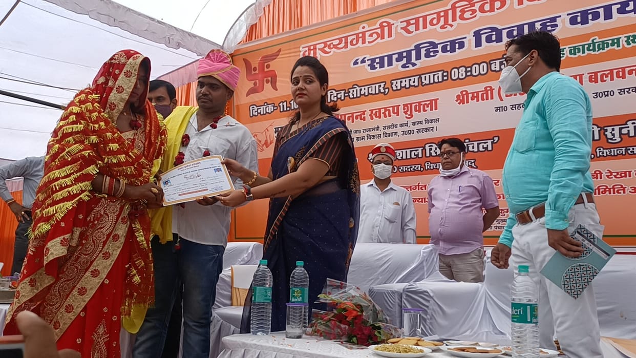 154 couples got married in a mass marriage program
