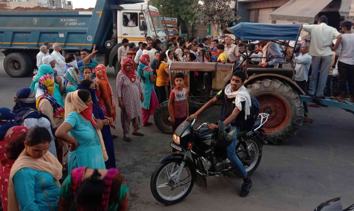 People blocked the road due to lack of water supply