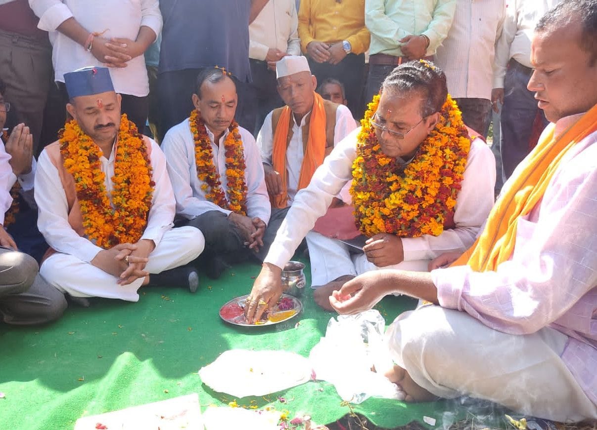 The Deputy Speaker of the Assembly did the Bhoomi Pujan of the hospital building