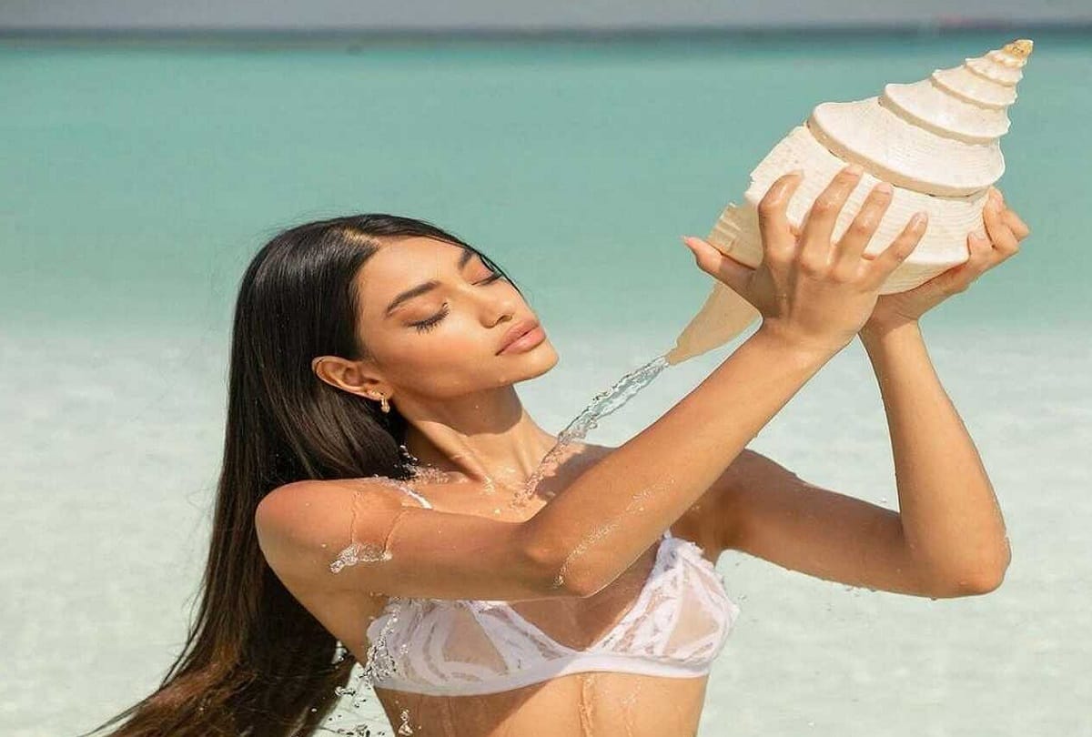 Ananya Panday's sister Alanna Panday’s photos bathing in a bikini go viral