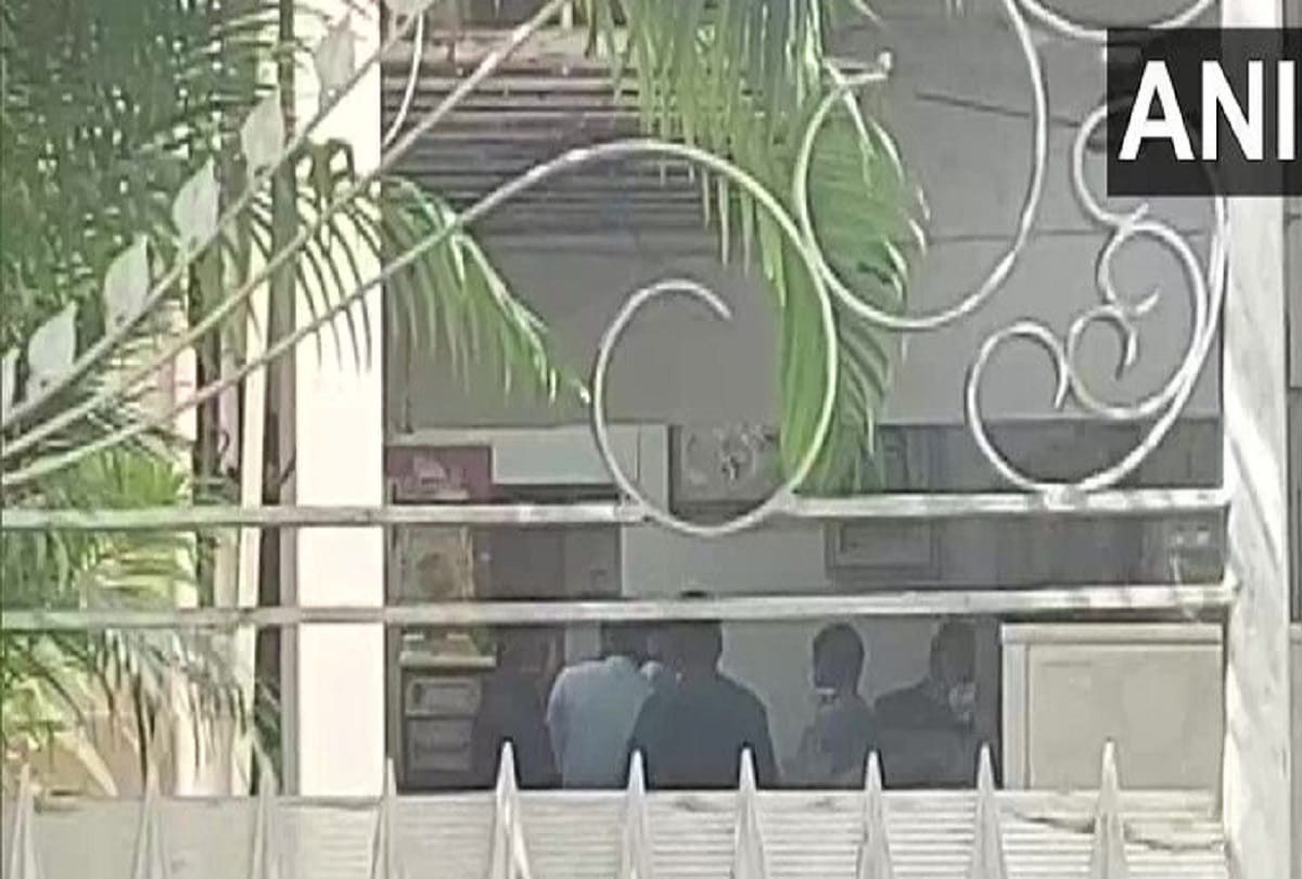 Money laundering case: CBI raids Nagpur residence of former Maharashtra home minister Anil Deshmukh