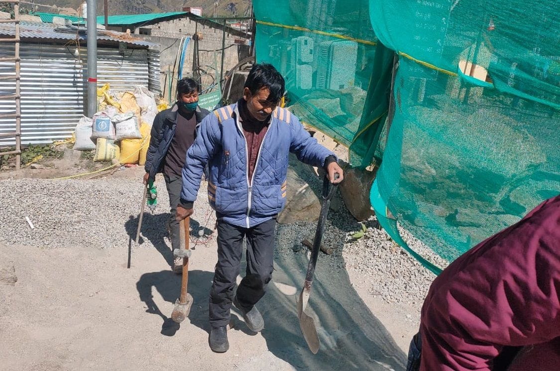 Nagar Panchayat stopped illegal construction work in Badrinath Dham