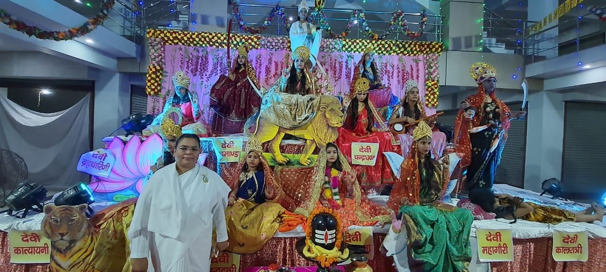 Hathras: There was an influx of views of the nine goddess tableaux of Chaitanya