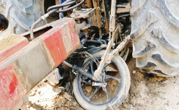 fathepur news,Bike rider dies due to tractor collision
