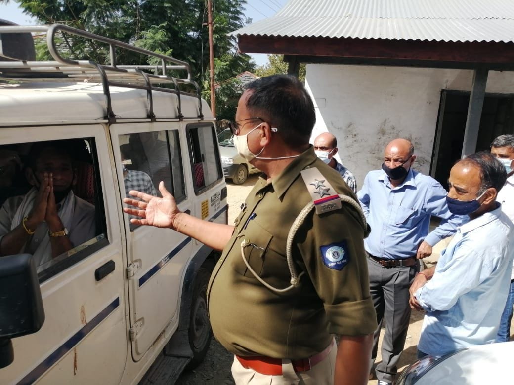 Seeing the dead body of the daughter, the father cried bitterly