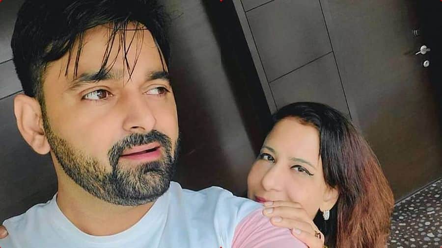 Social media: Manoj Tiwari's first wife Rani is now dating this famous Punjabi singer, picture went viral