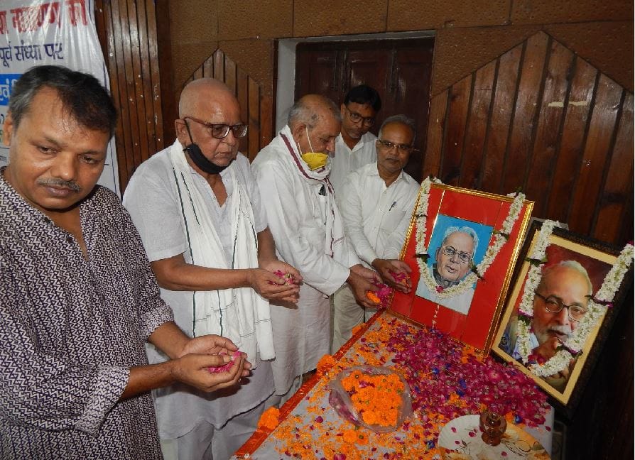 JP jayanti special loknayak Jaiprakash Narayan not get off  bullock cart even after elephant arrived know that unheard story