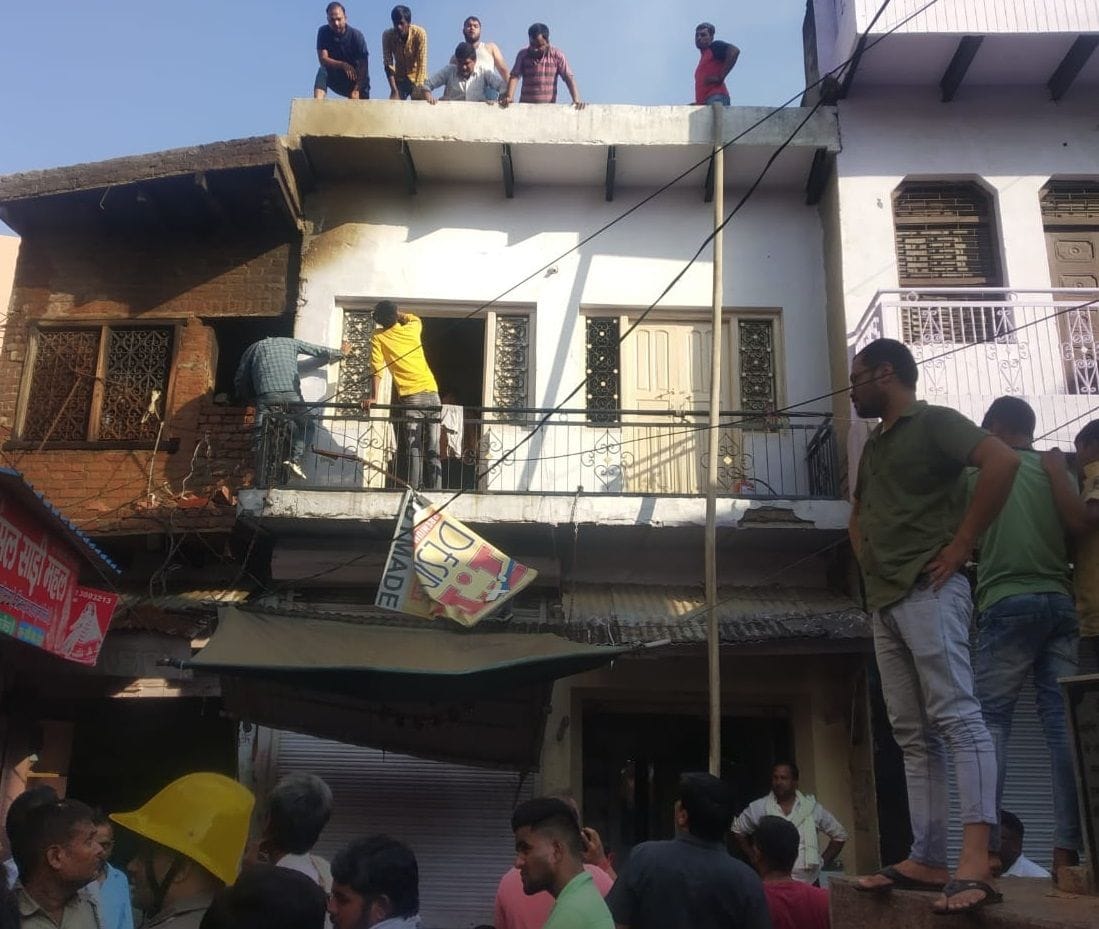 Warehouse fire due to short circuit, loss of lakhs